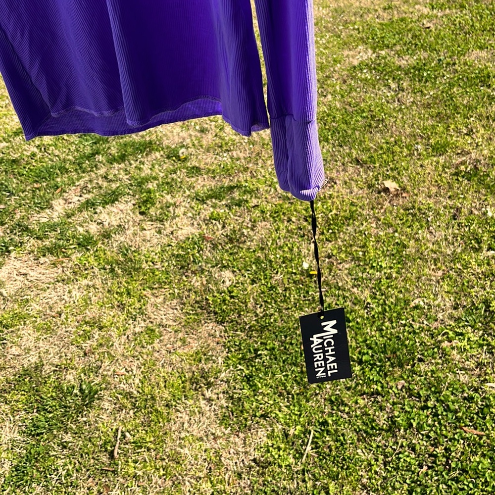 NWT size small lavender v neck with finger holes sleeves